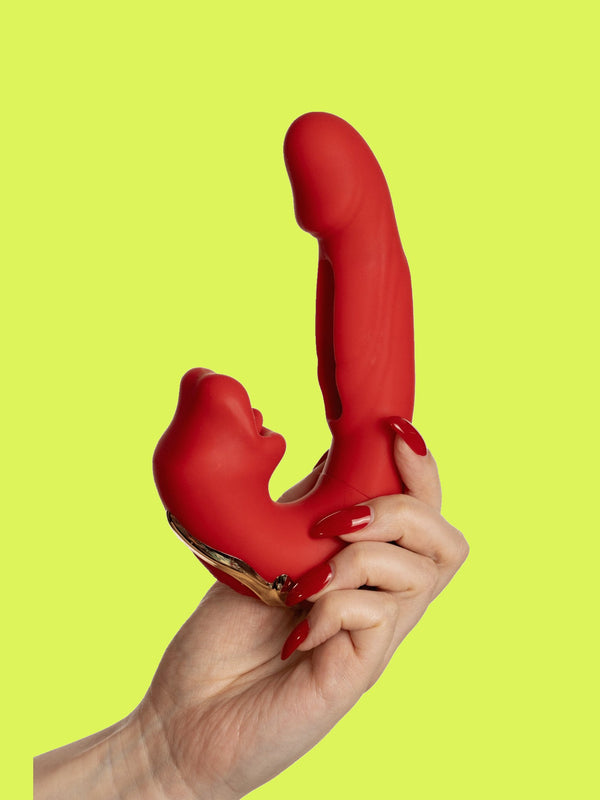Smoochy Red in hand