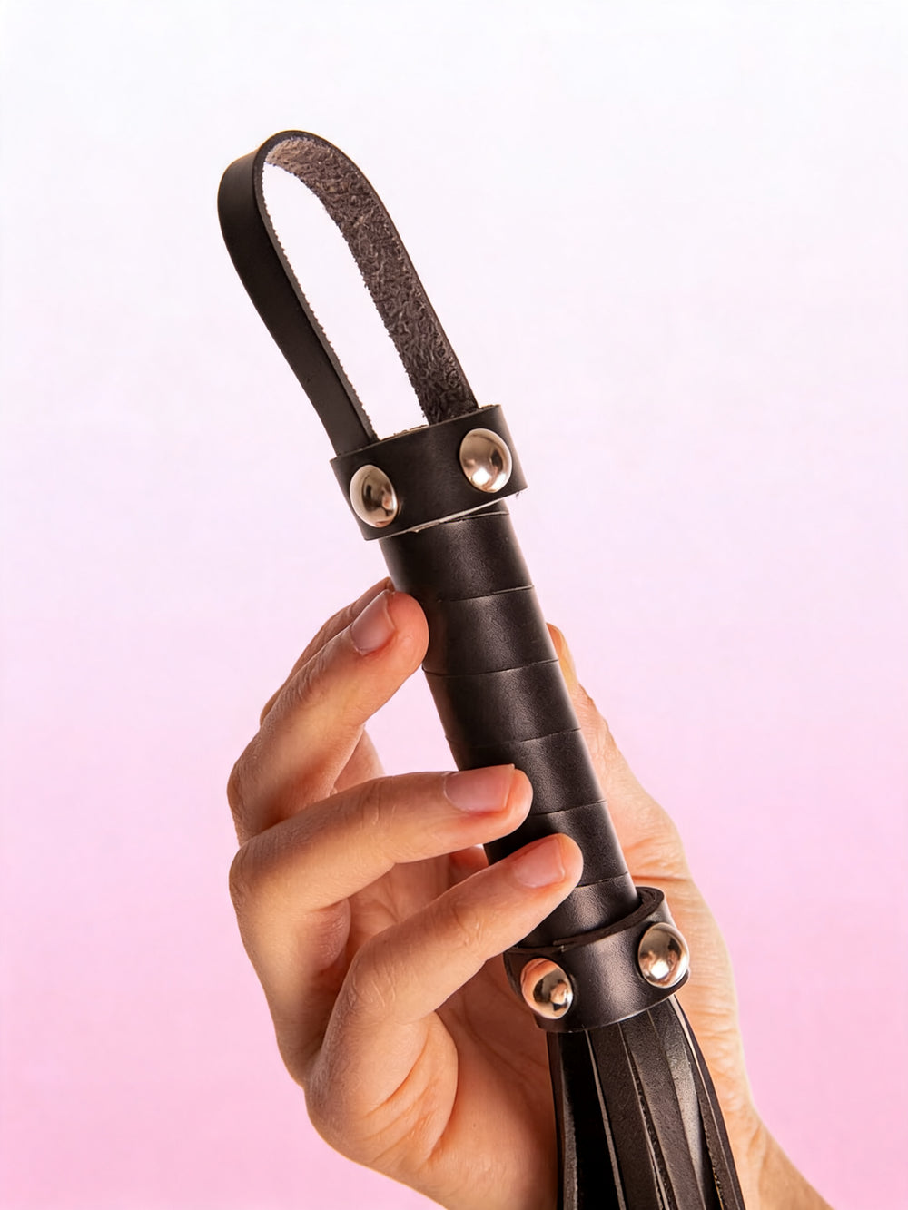 POUNDY NOIR FLOGGER